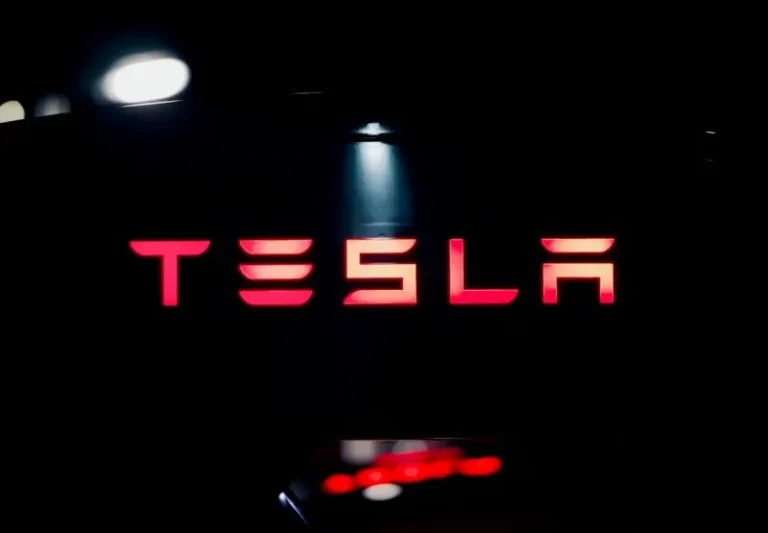 Империя Илона Маска: Увольнения и перемены в Tesla и xAI