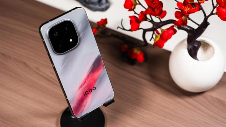 Пользователям iQOO 15 рекомендовано оставить заводскую защитную пленку