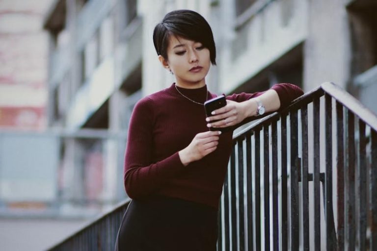 Роскомнадзор объяснил блокировку WhatsApp и Telegram на юге России