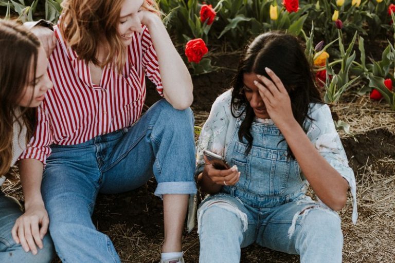 Австралийские подростки обошли запрет на соцсети всего за день