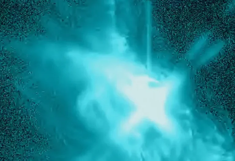 Мощная солнечная вспышка: что это значит для нас и почему полярные сияния не состоятся