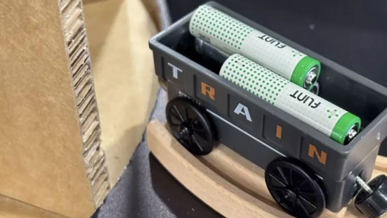 Экологичные батарейки из воды и древесины: Новая эра в автономном питании