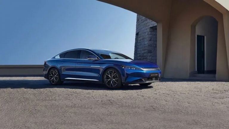 Китайская BYD: Рекордно низкий рост продаж за пять лет