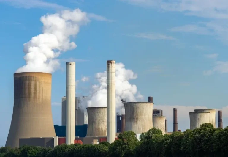 Протесты против дата-центров в США: причины и последствия