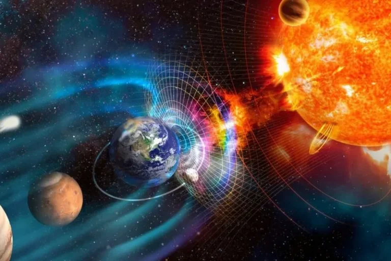 Солнце раскрасило небо полярными сияниями: Землю накрыл сильнейший радиационный шторм XXI века