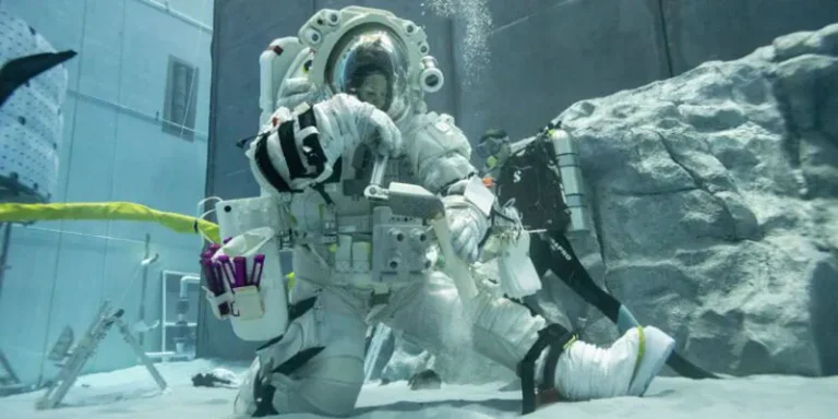 Новый лунный скафандр AxEMU: Прорыв в программе NASA «Артемида»