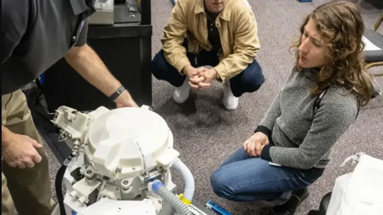 Неожиданные проблемы на борту: Астронавты Artemis II сталкиваются с поломкой туалета